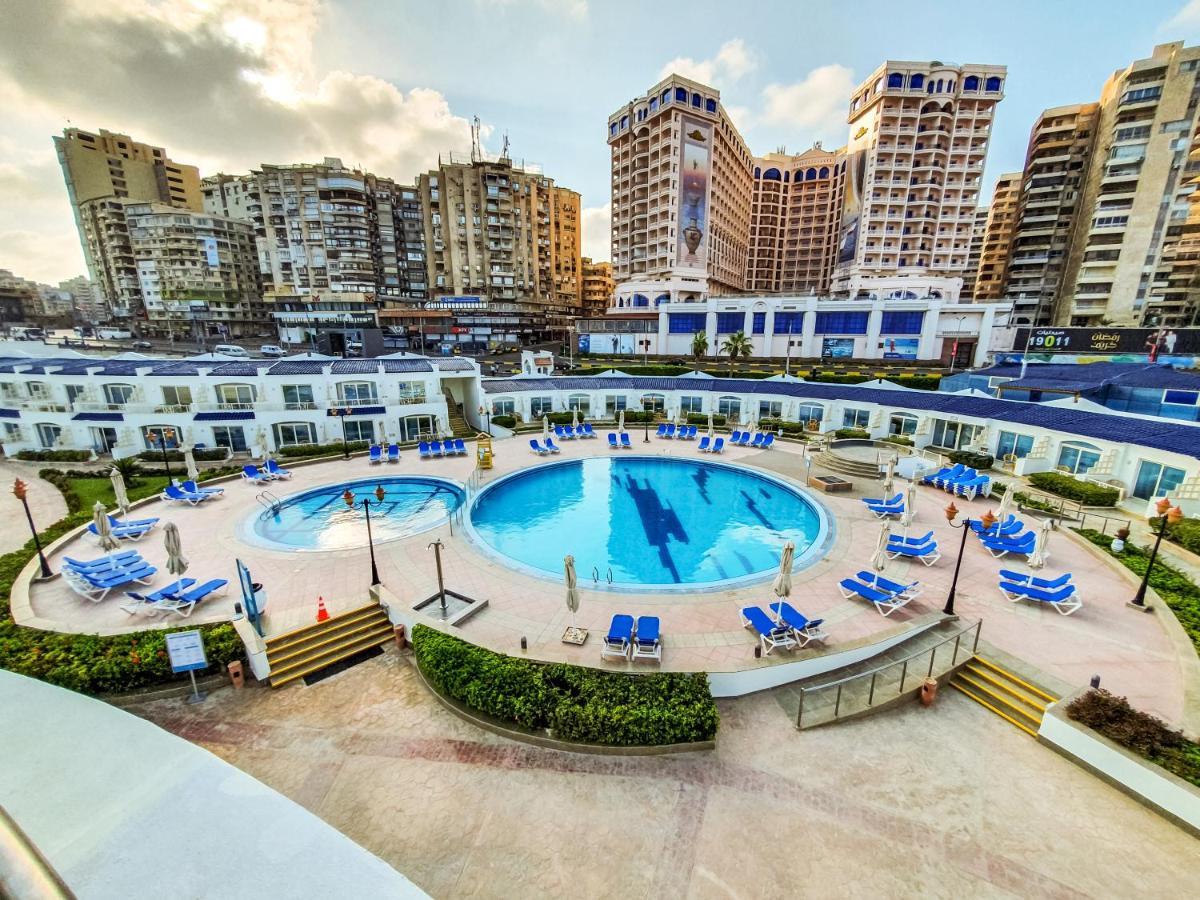 Sunrise Alex Avenue Hotel Alexandria Exterior foto The pool at the Hilton San Francisco