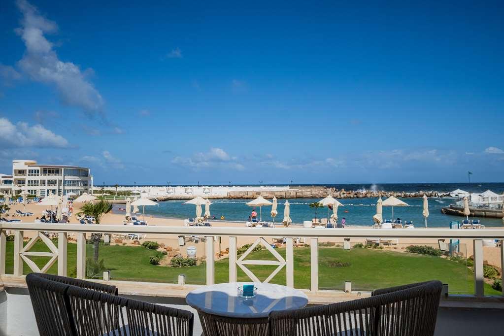 Sunrise Alex Avenue Hotel Alexandria Zimmer foto View of the beach from the hotel