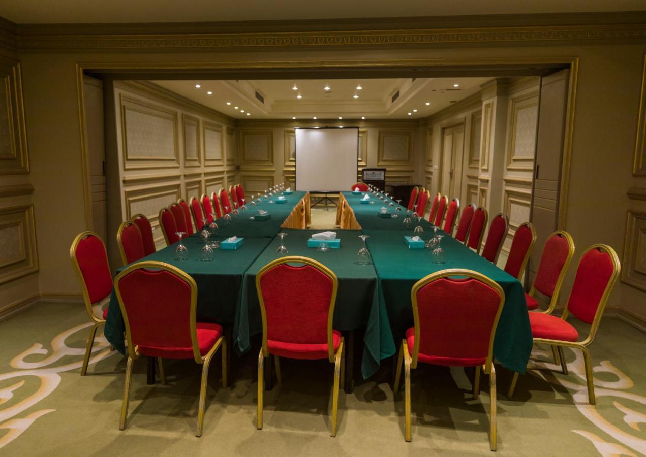 Sunrise Alex Avenue Hotel Alexandria Exterior foto A meeting room